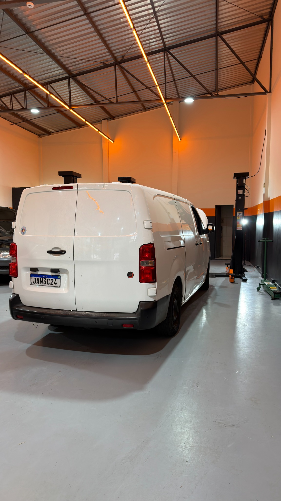Van utilitária em atendimento na Pampa Bruto Garage